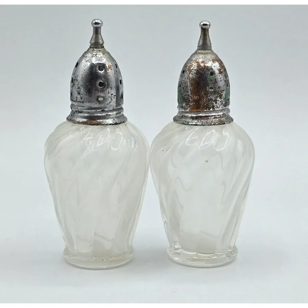 Vintage Glass Midcentury Table Salt & Pepper Shakers Clear Silver Top Small